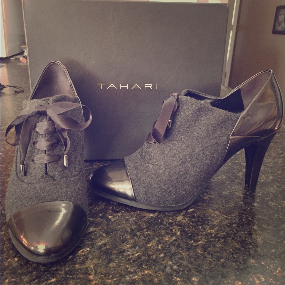 Elie Tahari pumps 8.5